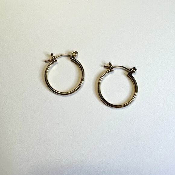 NWT gold color medium sized hoop earrings - Picture 1 of 2